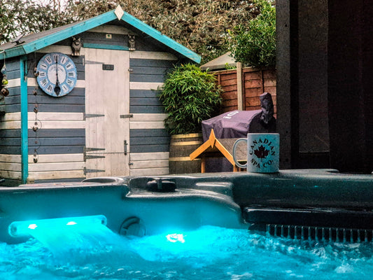 Mit einem Hot-Tub ins neue Jahr 2025 starten: Wellness, Vorsätze und Entspannung für alle