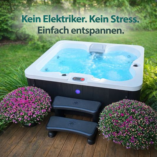 Plug-&-Play Whirlpool im Garten auf Holzterrasse mit blubberndem Wasser und Textoverlay „Kein Elektriker. Kein Stress. Einfach entspannen.“