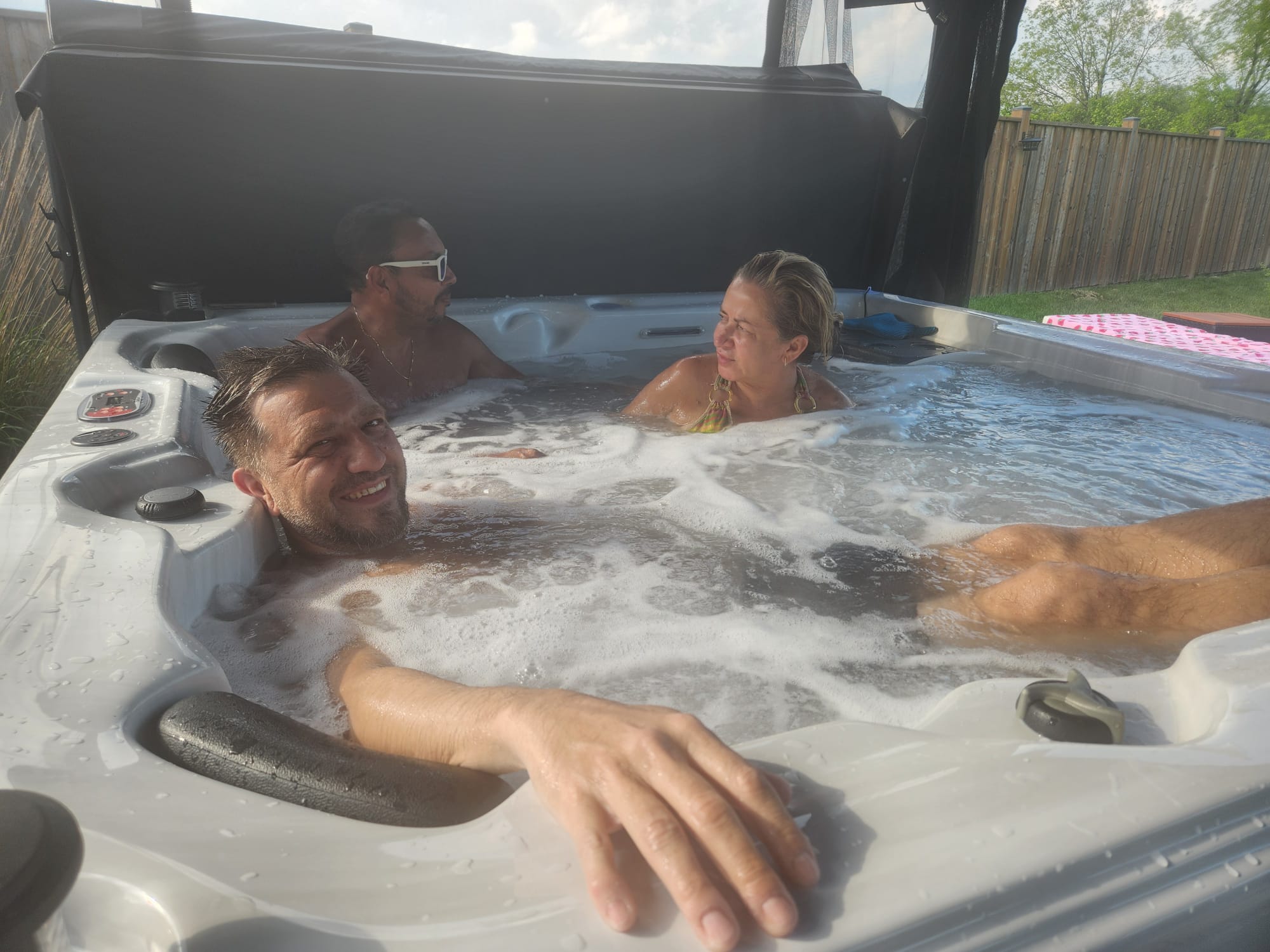 How long should you stay in a hot tub — a practical guide