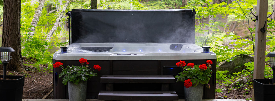 Whirlpool-Abdeckung auf Whirlpool im Aussenbereich