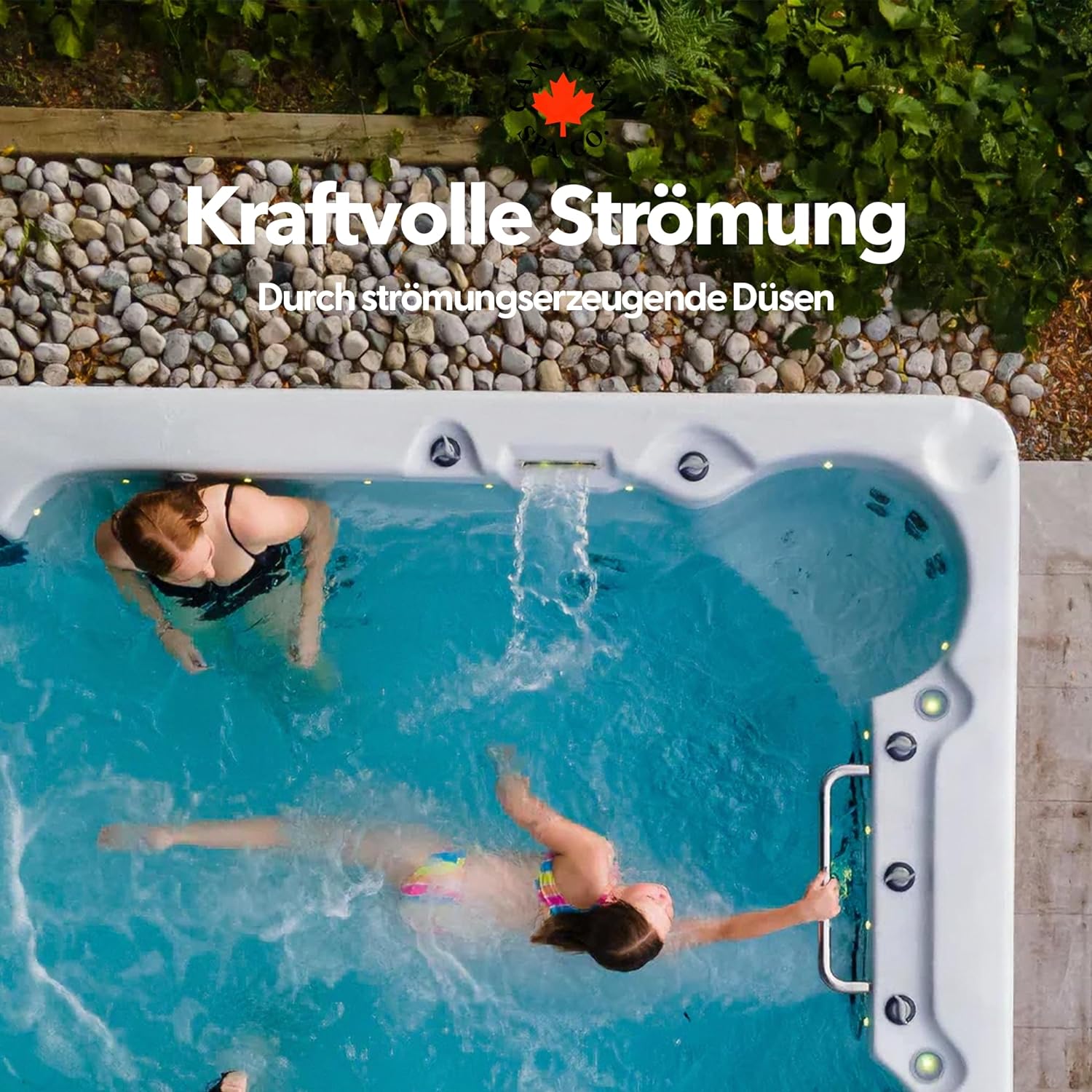Zwei Personen trainieren gegen die Strömung im St. Lawrence Sport Swim Spa