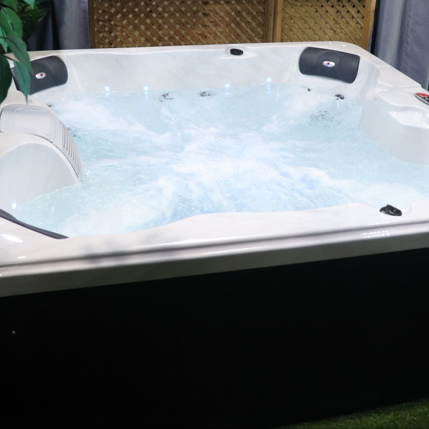 Cornwall UV Plug & Play 13 amp 5-Personen-Whirlpool. 1980x1980x730mm
